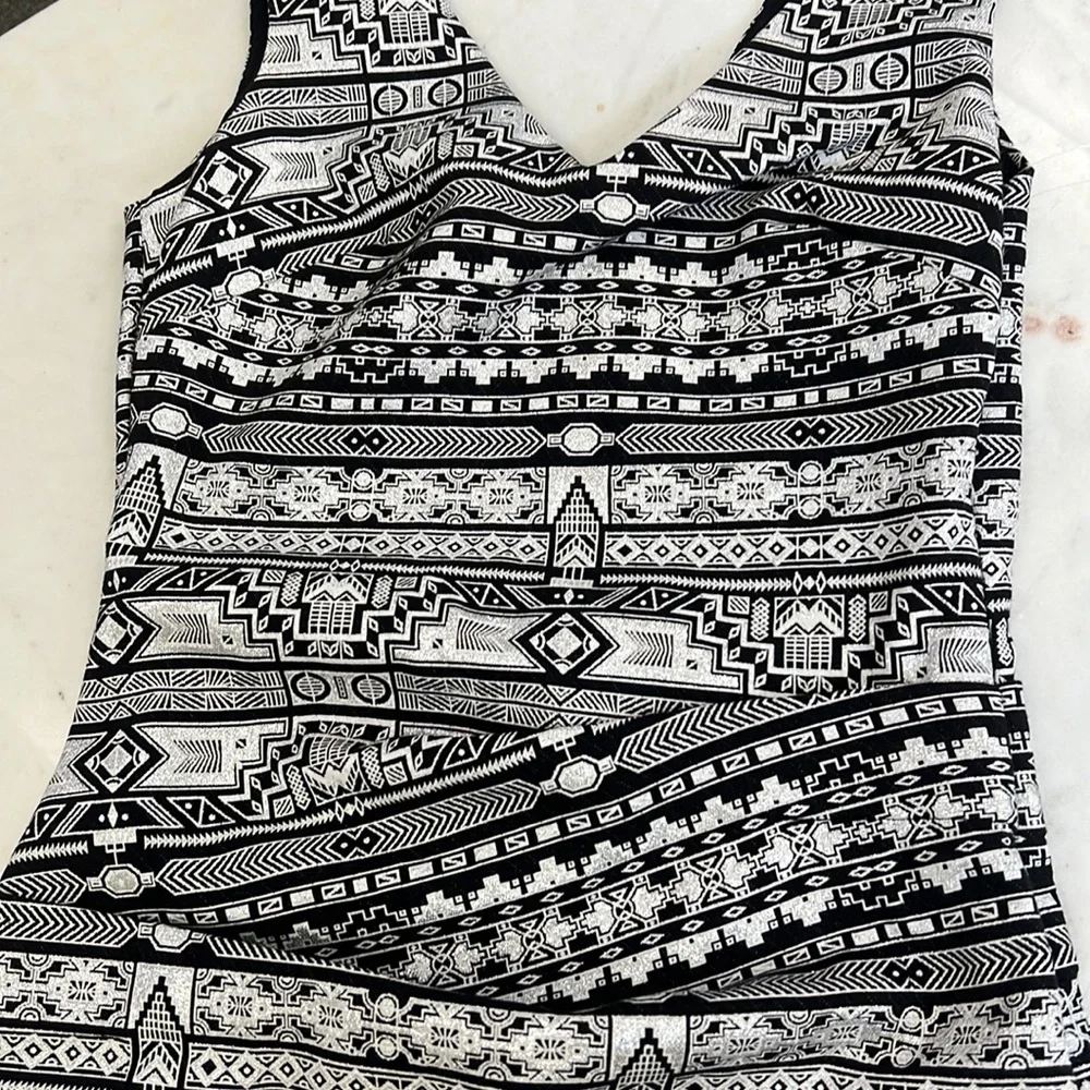 Nicole Miller Artelier Dress. Black White & Silver. Size 2 - Picture 4 of 4